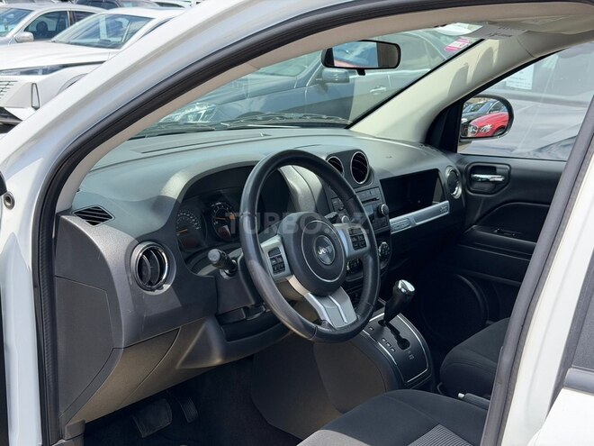 Jeep Compass-14