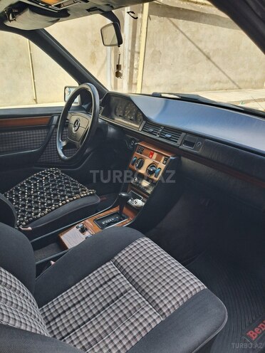 Mercedes E 200-2