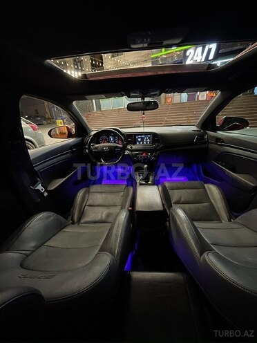 Hyundai Elantra-4