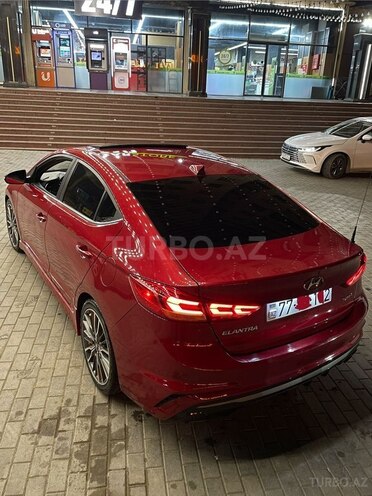 Hyundai Elantra-13
