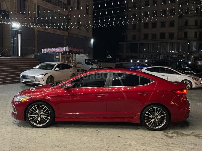 Hyundai Elantra-11