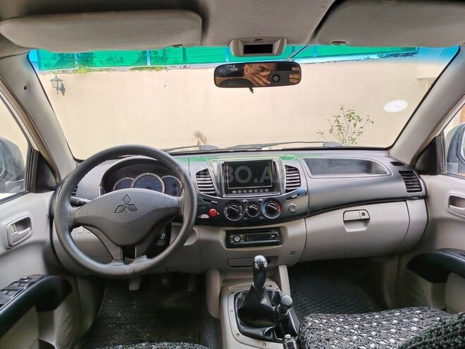 Mitsubishi L200-5