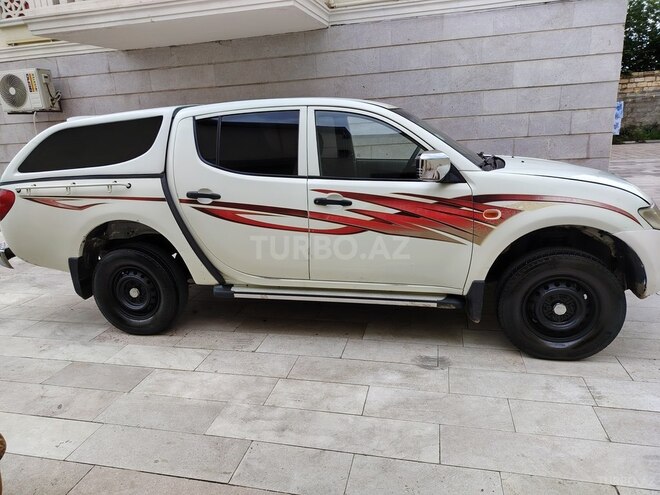 Mitsubishi L200-4
