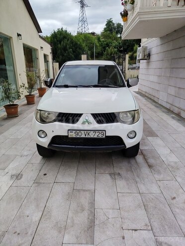 Mitsubishi L200-1