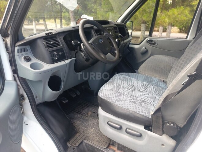 Ford Transit-5