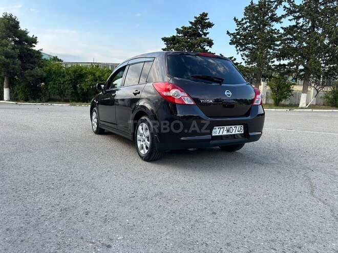 Nissan Tiida-5