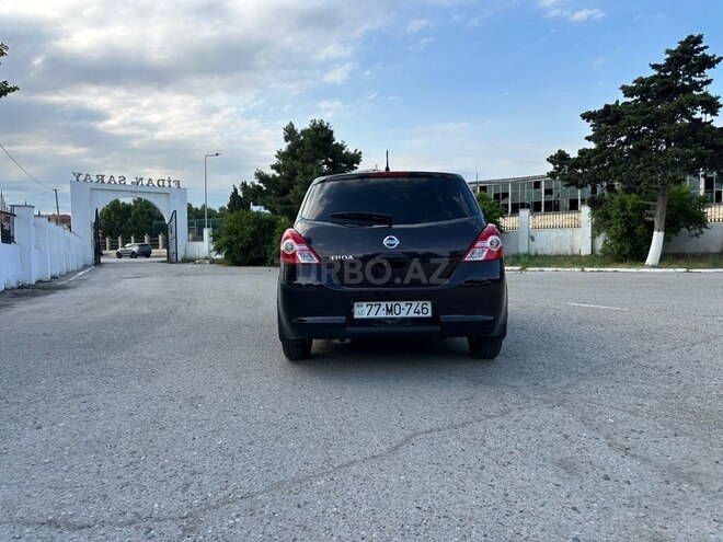 Nissan Tiida-4