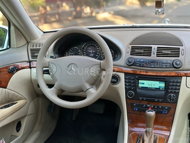 Mercedes E 320-11