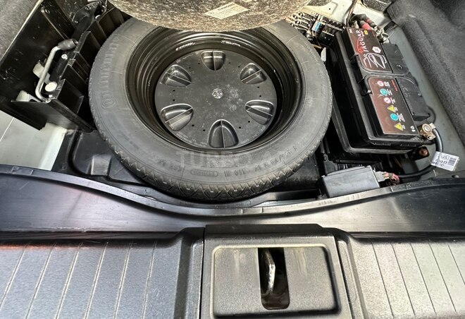 Mercedes E 320-17