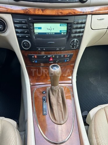 Mercedes E 320-13
