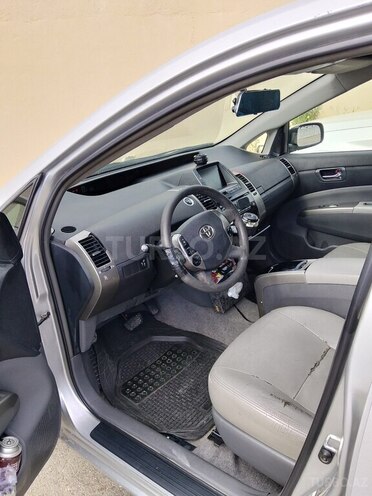 Toyota Prius-4