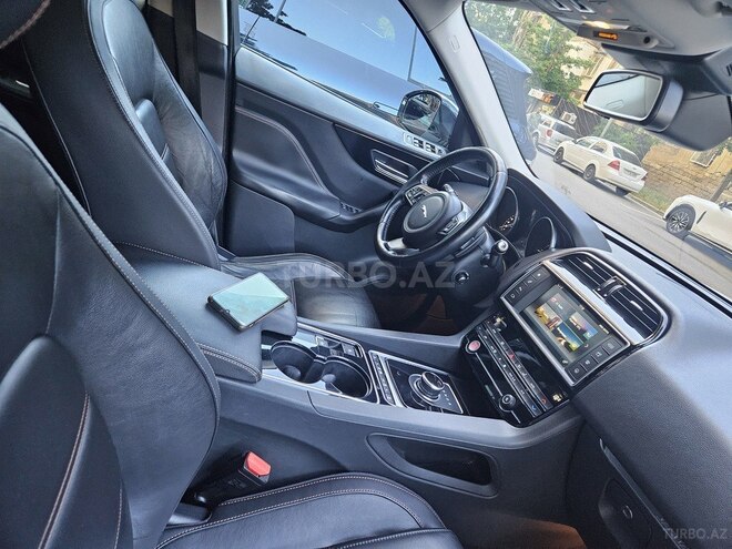 Jaguar F-Pace-3