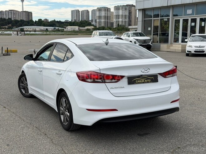 Hyundai Elantra-5