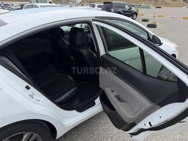 Hyundai Elantra-14