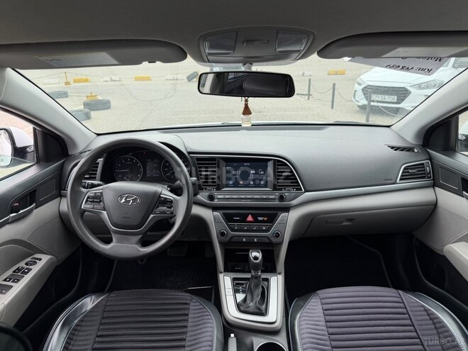 Hyundai Elantra-7