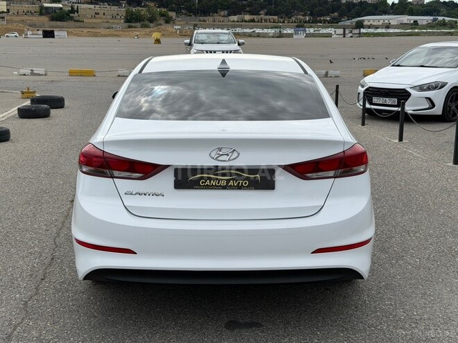 Hyundai Elantra-6