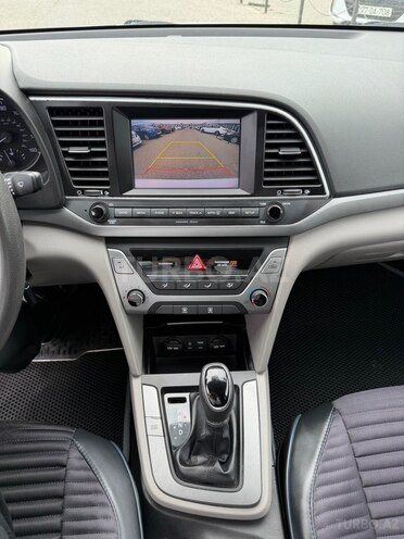 Hyundai Elantra-8