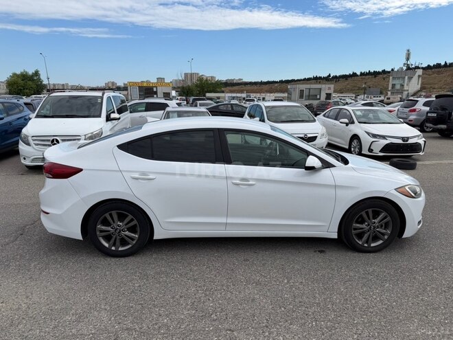 Hyundai Elantra-4