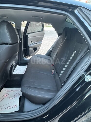 Hyundai Elantra-12