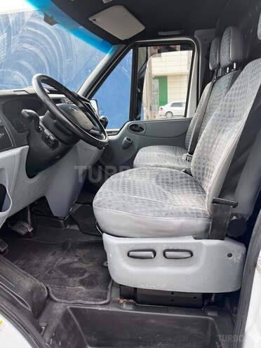 Ford Transit-15