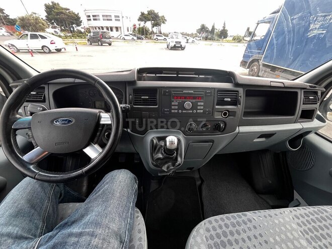 Ford Transit-14