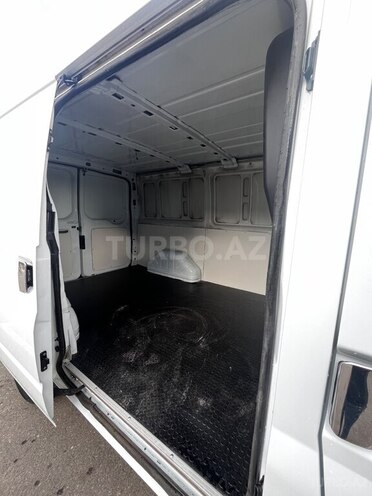 Ford Transit-13