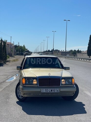 Mercedes 200 D-1