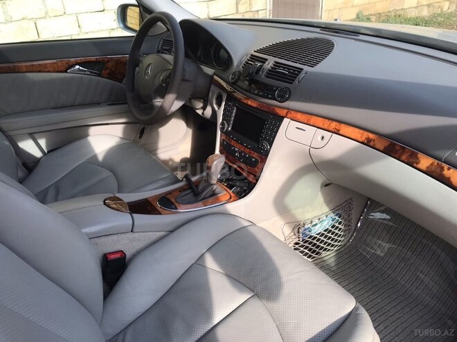 Mercedes E 240-8
