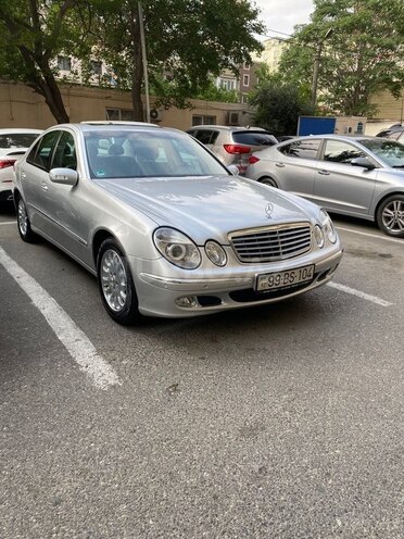 Mercedes E 240-1