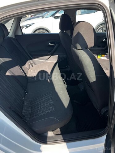Volkswagen Polo-21
