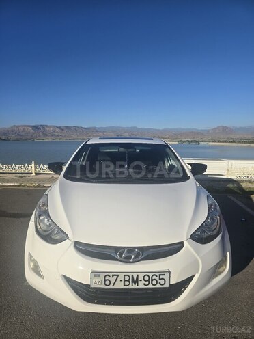 Hyundai Elantra-1