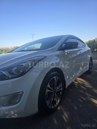 Hyundai Elantra-3