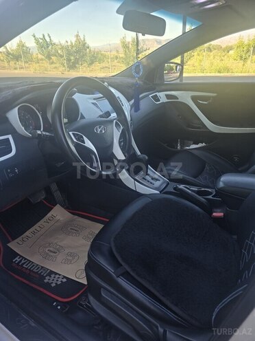 Hyundai Elantra-4