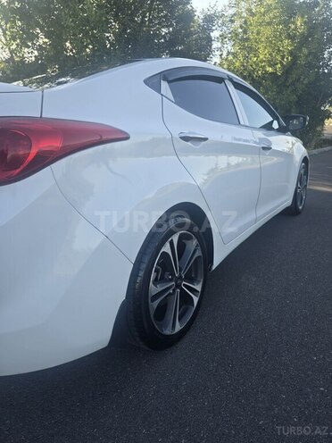 Hyundai Elantra-6