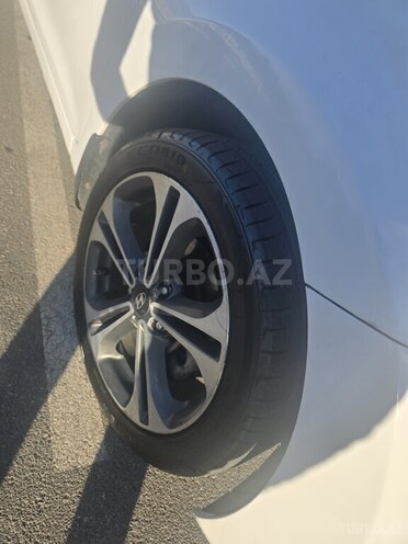 Hyundai Elantra-8