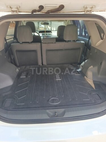 Toyota Prius V-7