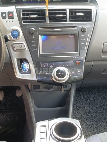 Toyota Prius V-5