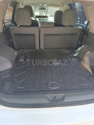 Toyota Prius V-9
