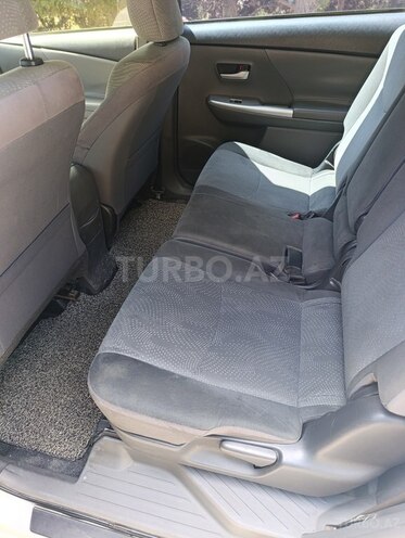 Toyota Prius V-8