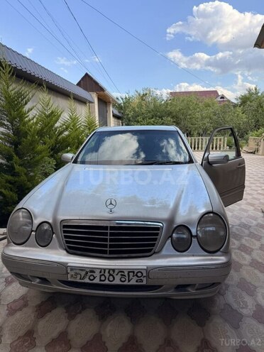 Mercedes E 240-5