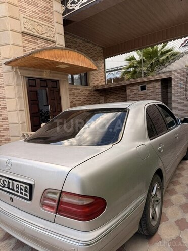 Mercedes E 240-3