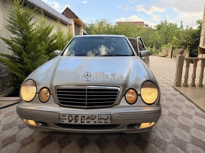 Mercedes E 240-1