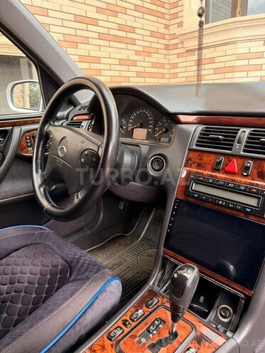 Mercedes E 240-9