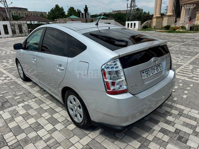 Toyota Prius-12
