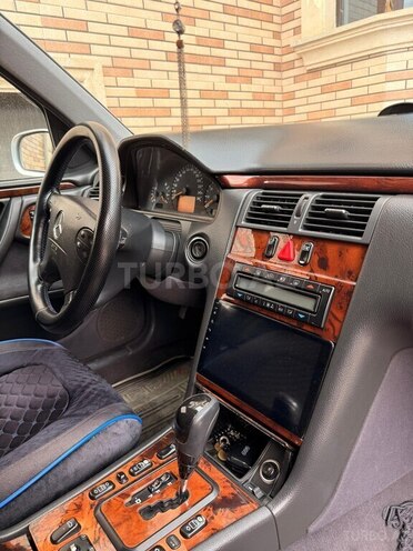 Mercedes E 240-10