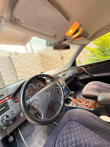 Mercedes E 240-16