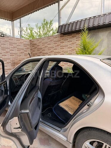 Mercedes E 240-15