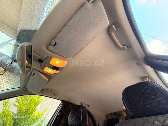 Mercedes E 240-18