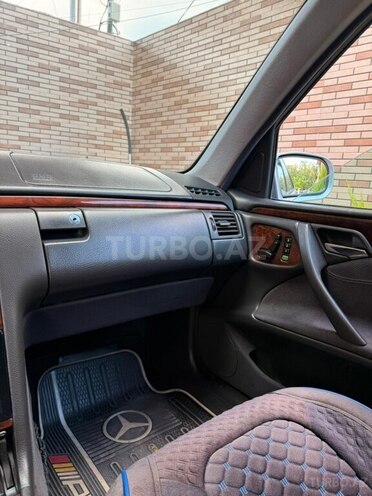 Mercedes E 240-20