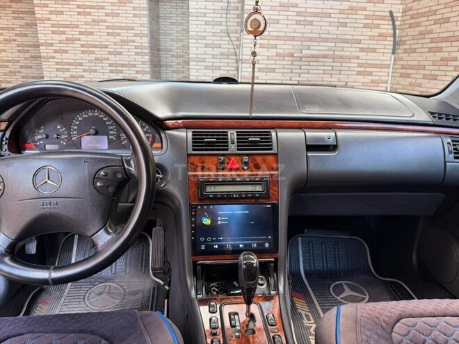 Mercedes E 240-21